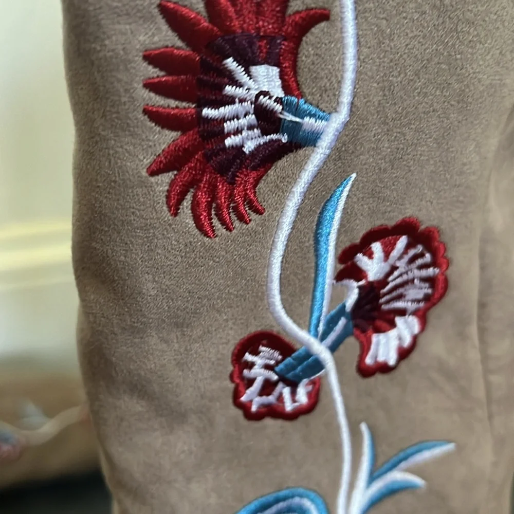 Carlos Santana Alexia boots taupe w/vibrant red,blue & white embroidery Size 6